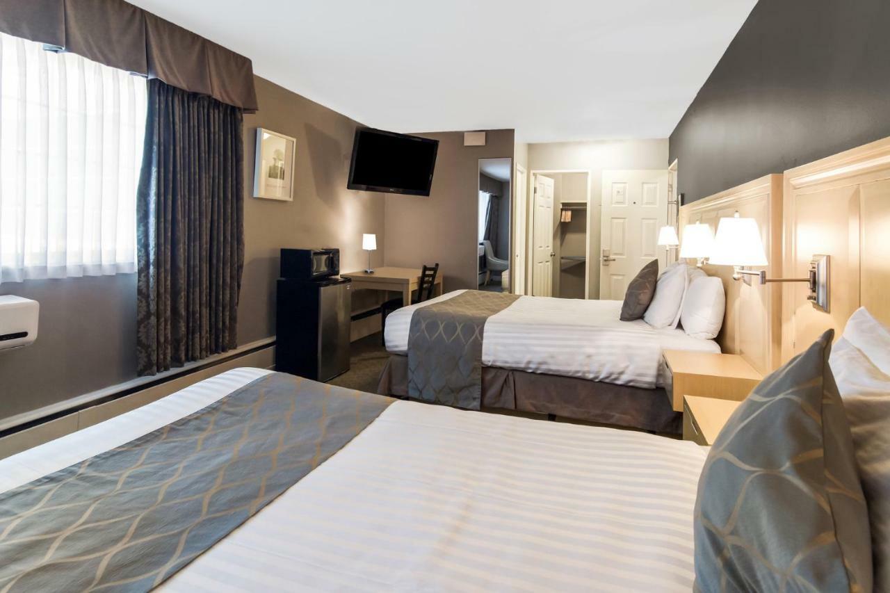Red Lion Inn & Suites Абботсфорд Экстерьер фото